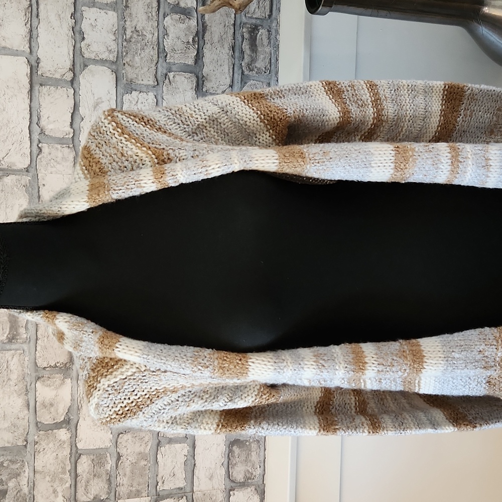 Cardigan - Picture 2 of 6